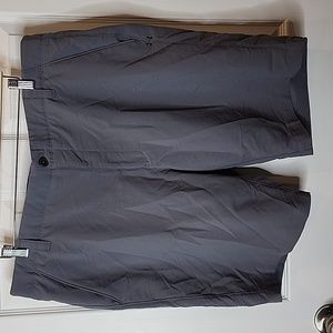 Under Armour Heat Gear Flat Front Golf Gray Shorts, Men's Size 40 Loose Fit